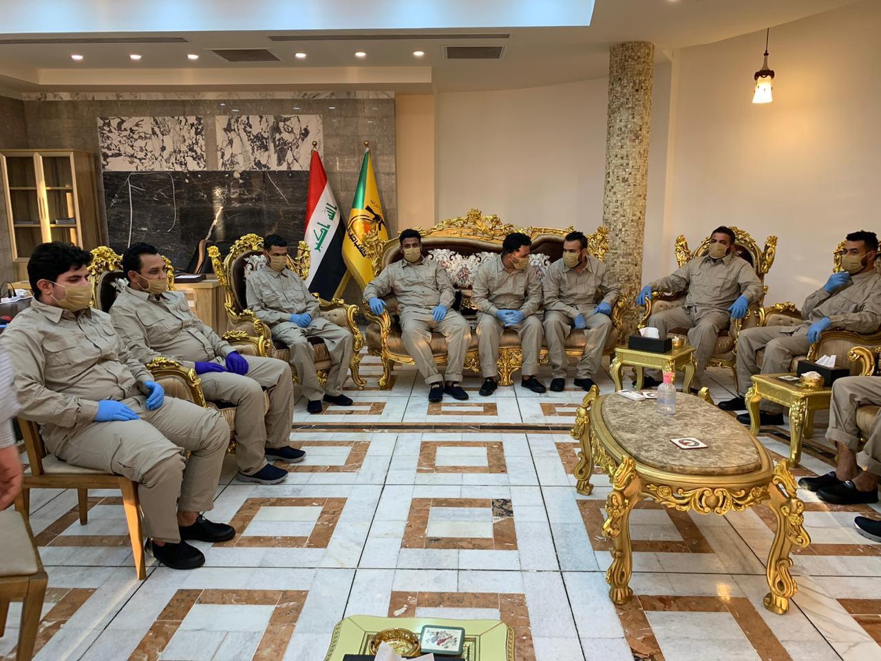 عناصر حزب الله المفرج عنهم في مقر الكتائب