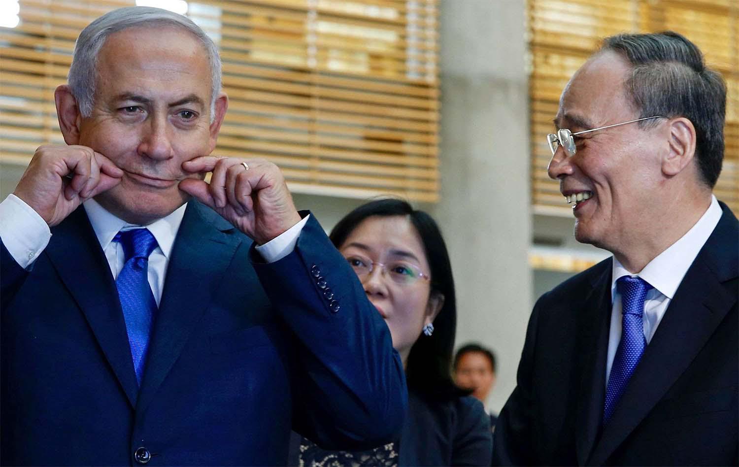 Chinese Vice President Wang Qishan (R) laughs as Israeli Prime Minister Benjamin Netanyahu (L)