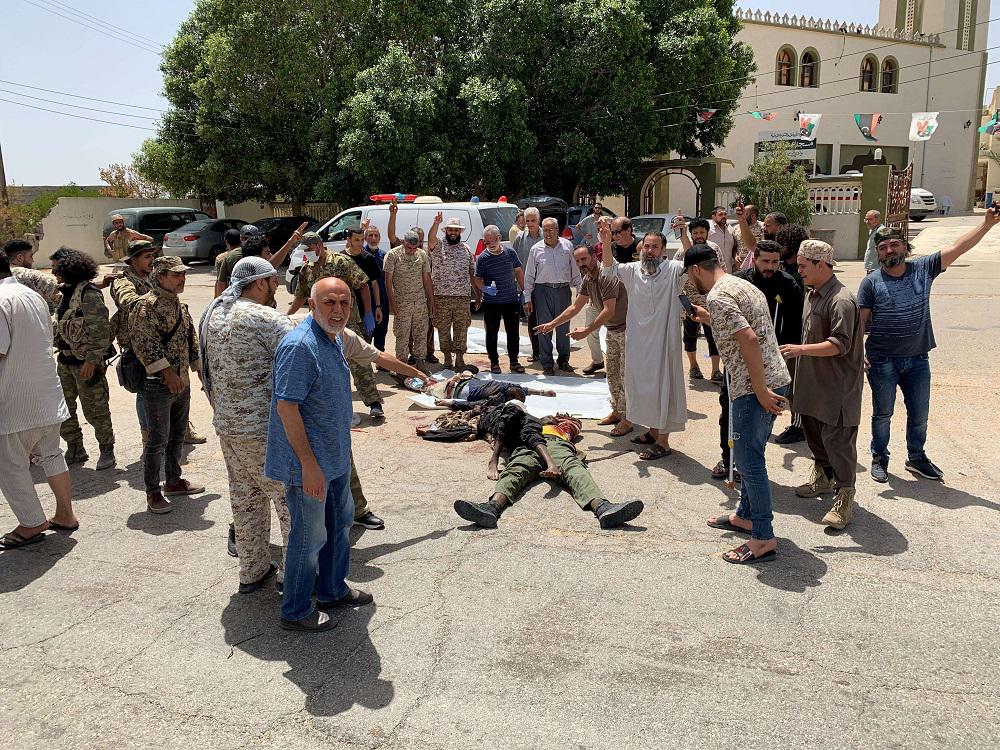 الجثث مرمية في شوارع ترهونة بعد دخول الميليشيات اليها