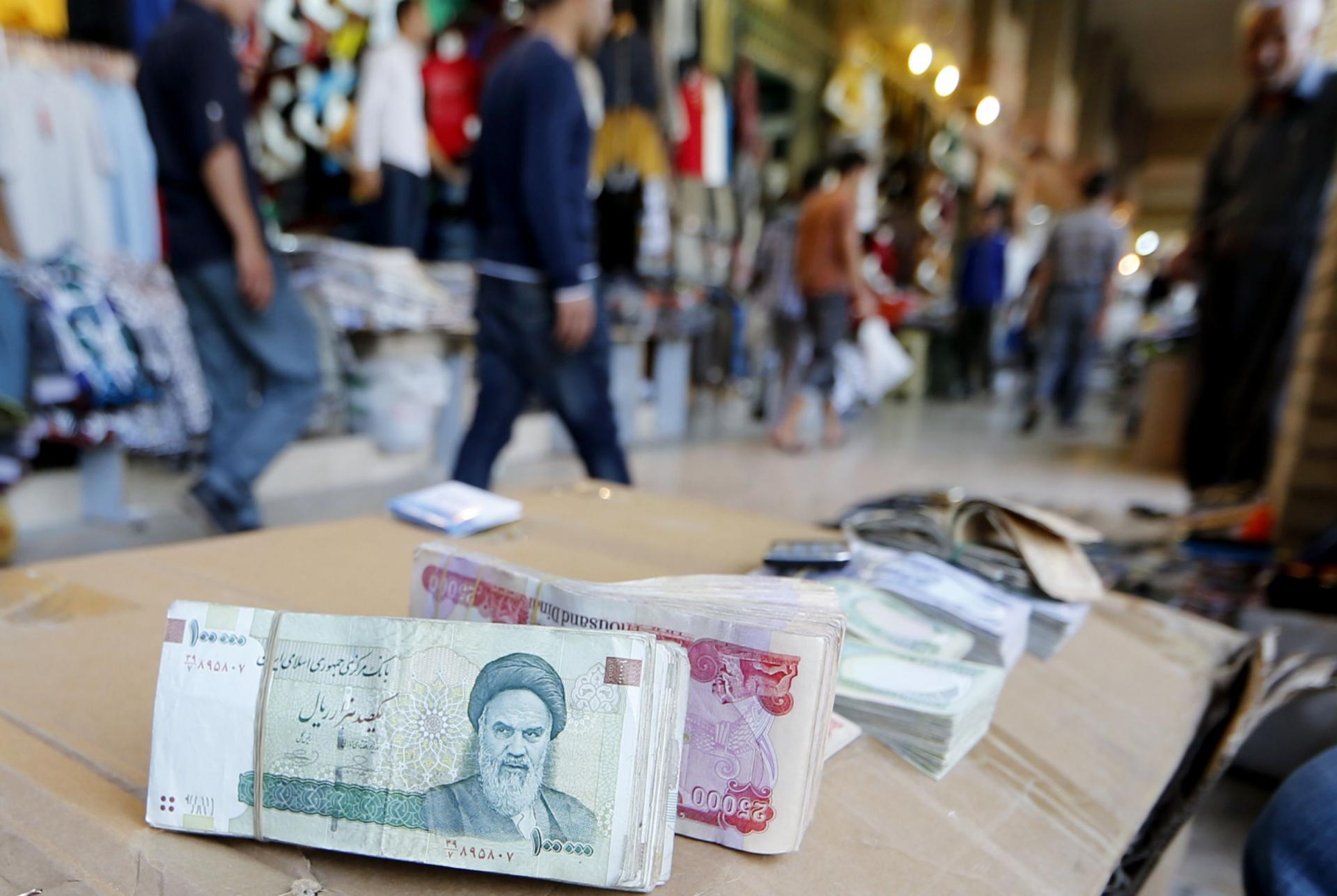 انهيار الريال يعمق ويعكس الازمة الناجمة عن كورونا والعقوبات والنفط