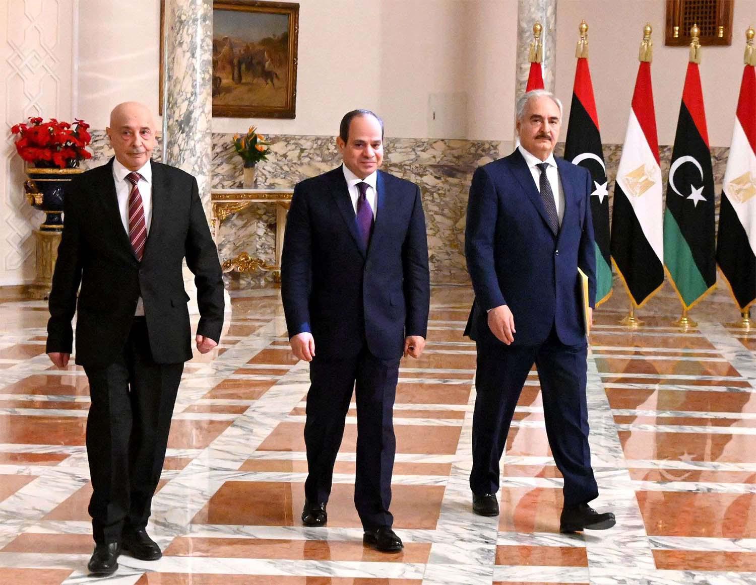 Egyptian President Abdel Fattah al-Sisi (C) and Libyan commander Khalifa Haftar (R)