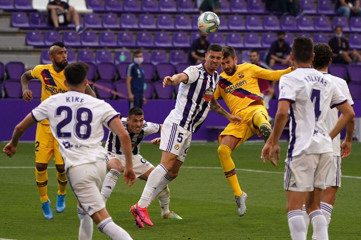 برشلونة يتمسك بفرصته الضئيلة في احراز اللقب