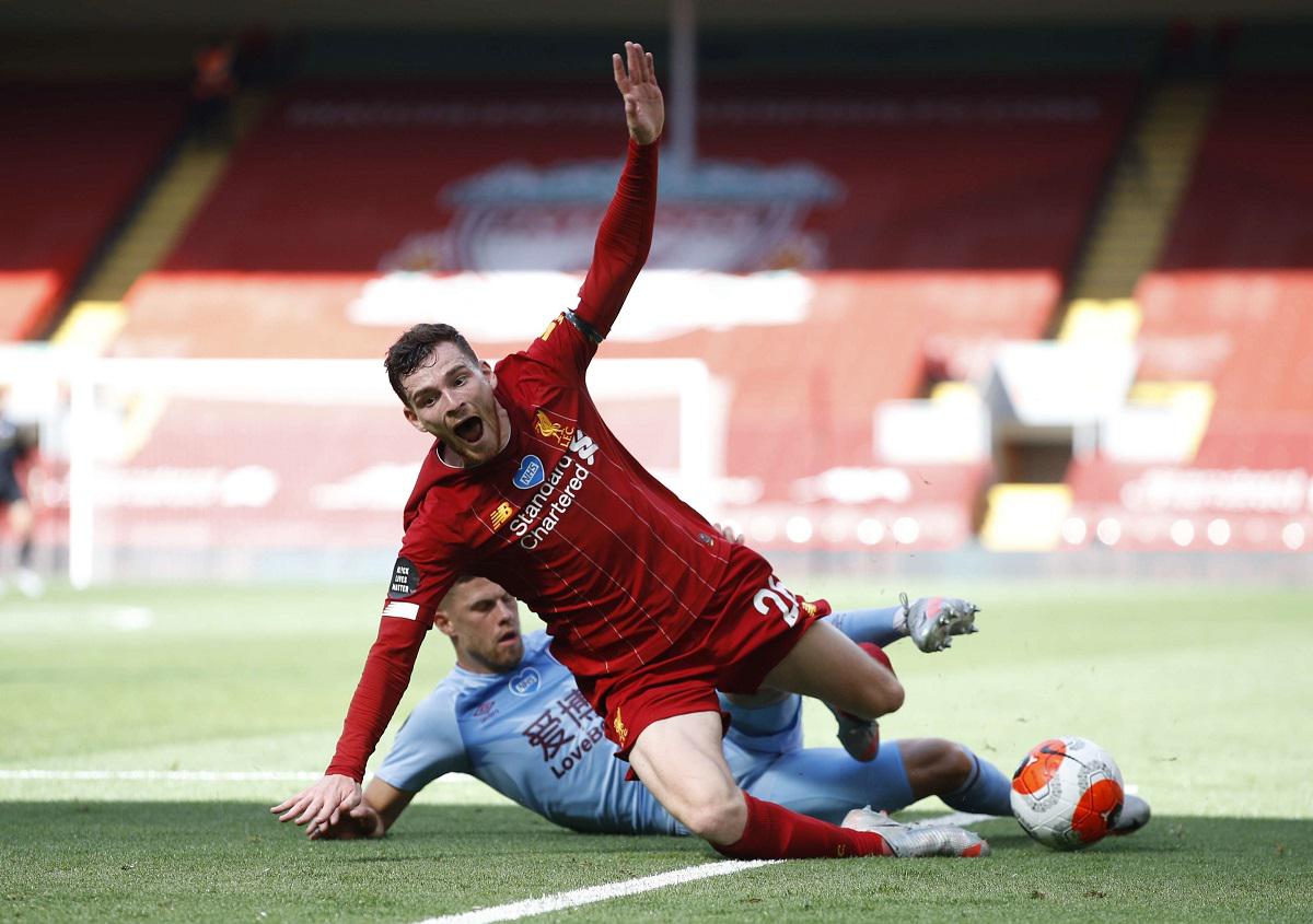 لاعب ليفربول آندرو روبرتسون 