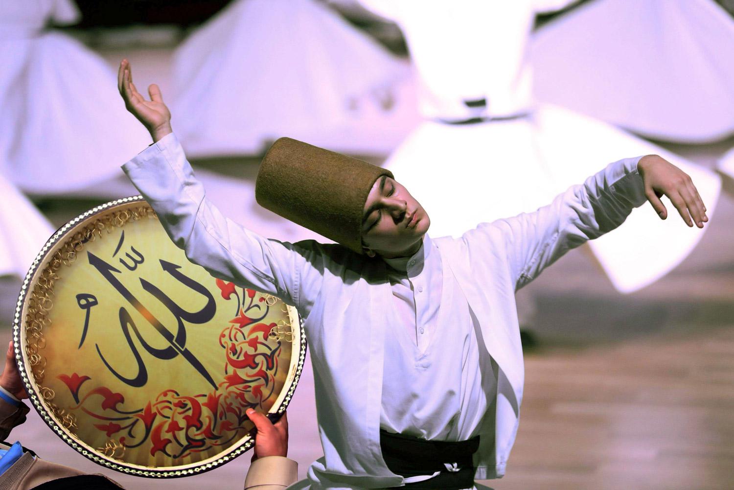 رحلة نحو محبة الخالق للشعور بنشوة السعادة الروحية