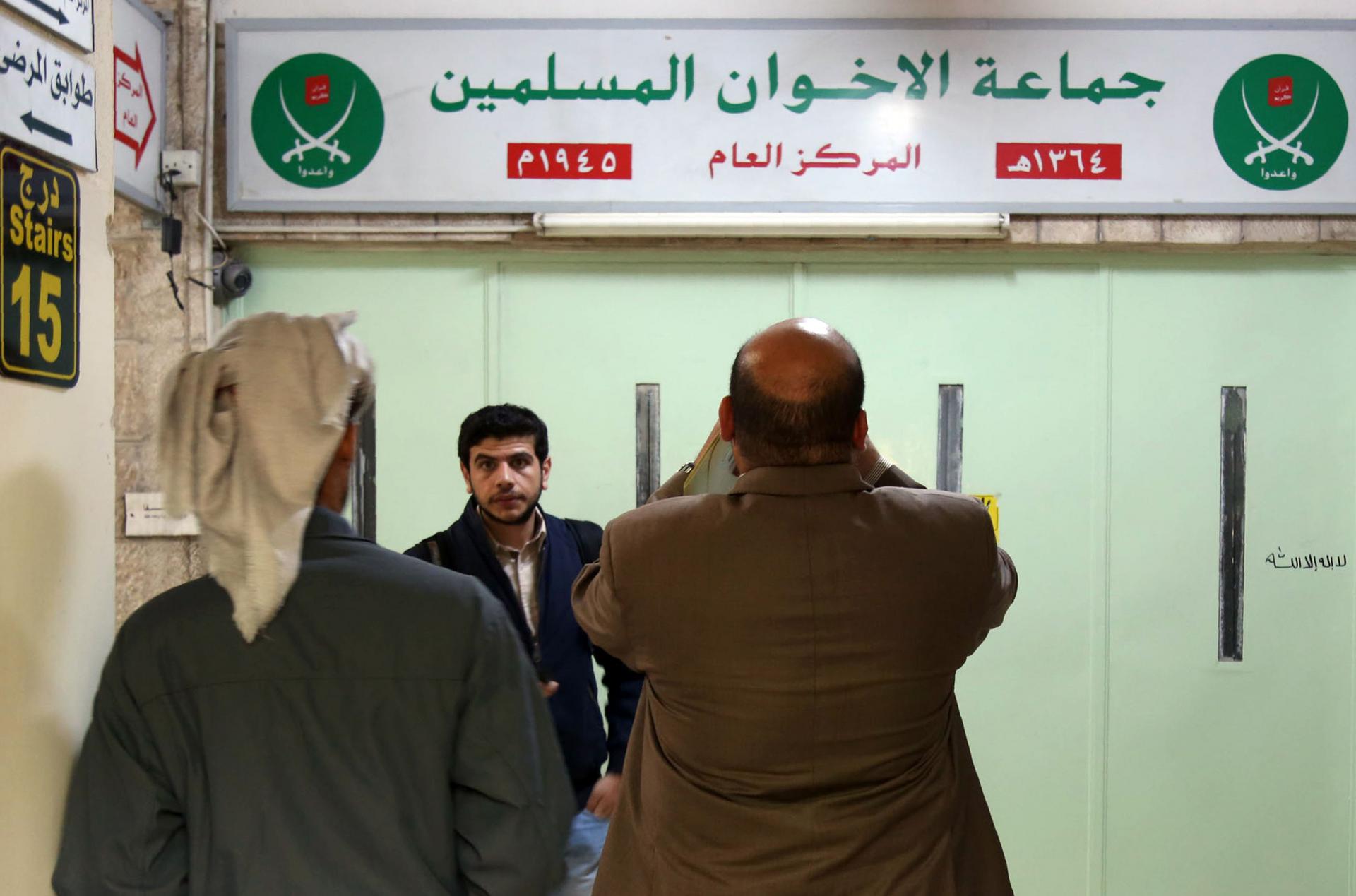 السلطات سبق وأقفلت مقار للجماعة