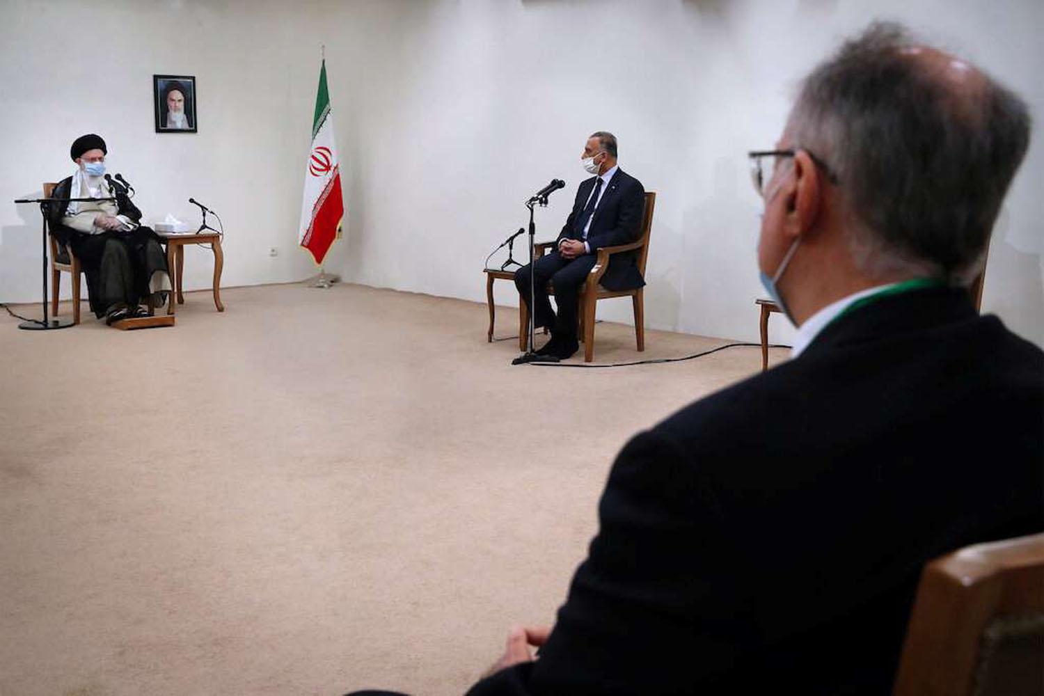 المرشد الإيراني الأعلى علي خامنئي يستقبل رئيس الوزراء العراقي مصطفى الكاظمي