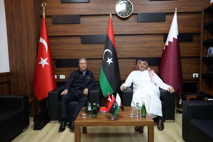 وزير الدفاع التركي خلوصي اكار ووزير الخارجية القطري خالد بن محمد العطية