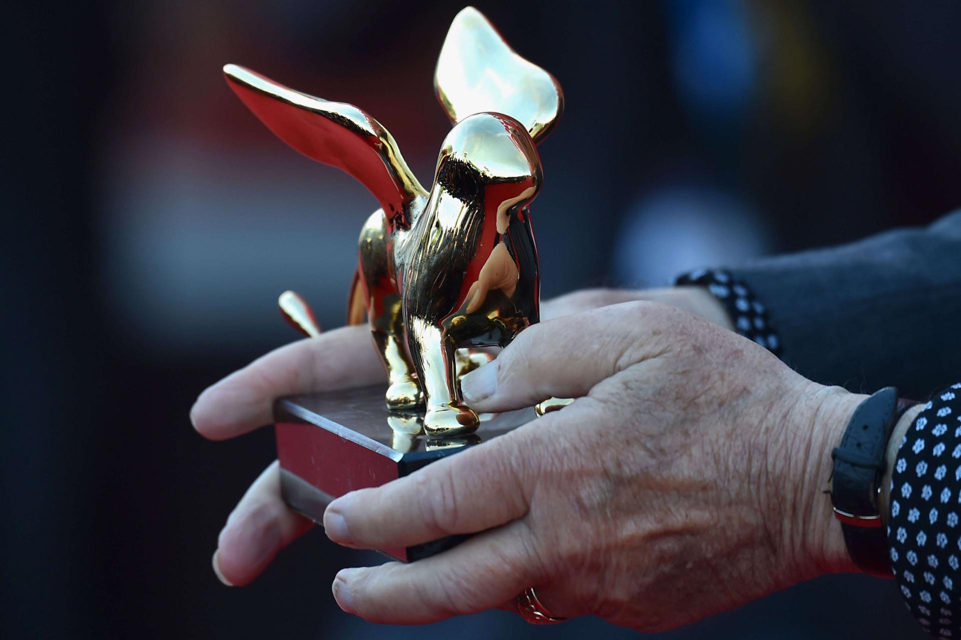 جائزة الأسد الذهبي التي يمنحها مهرجان البندقية السينمائي