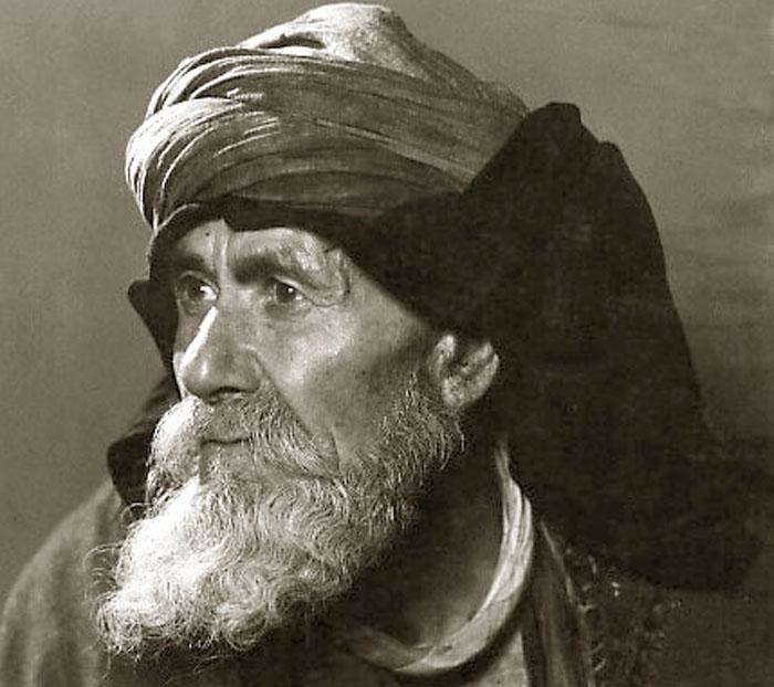 عدسة مراد الداغستاني تقرأ أعماق الوجوه