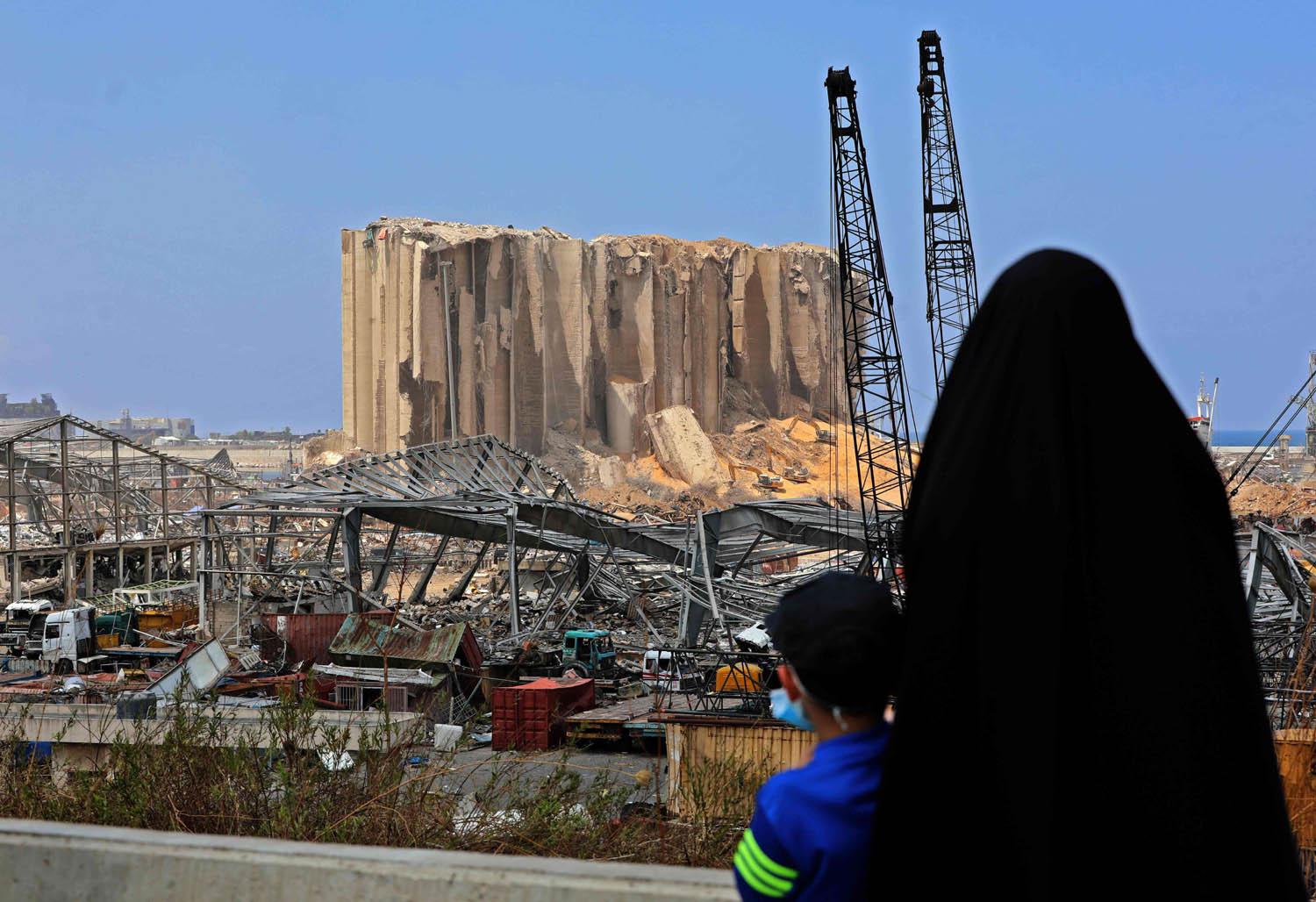 صوامع ميناء بيروت المدمرة