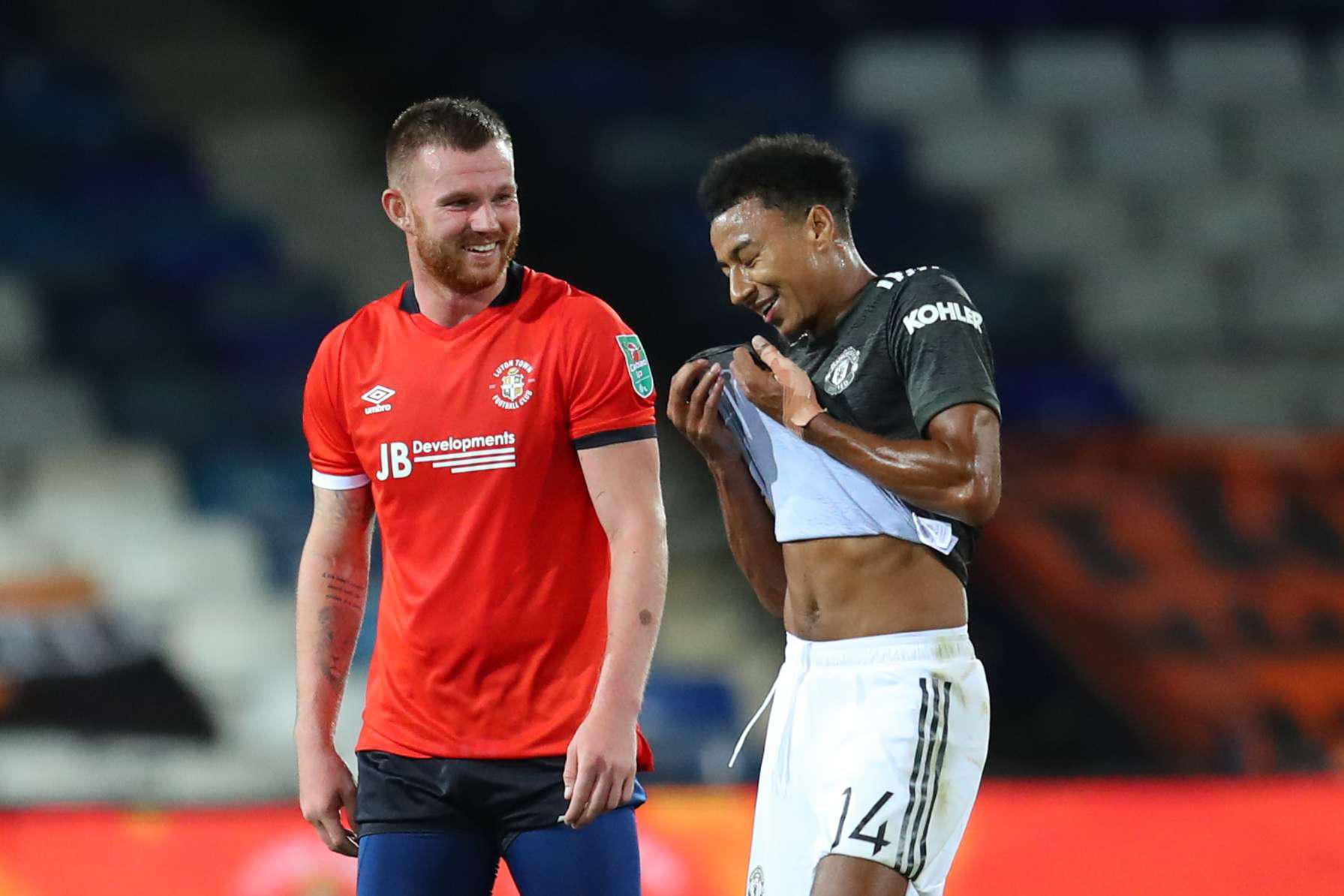 فريق مان يونايتد ينتظر الدقائق الأخيرة لتأمين فوزه بهدفين متأخرين