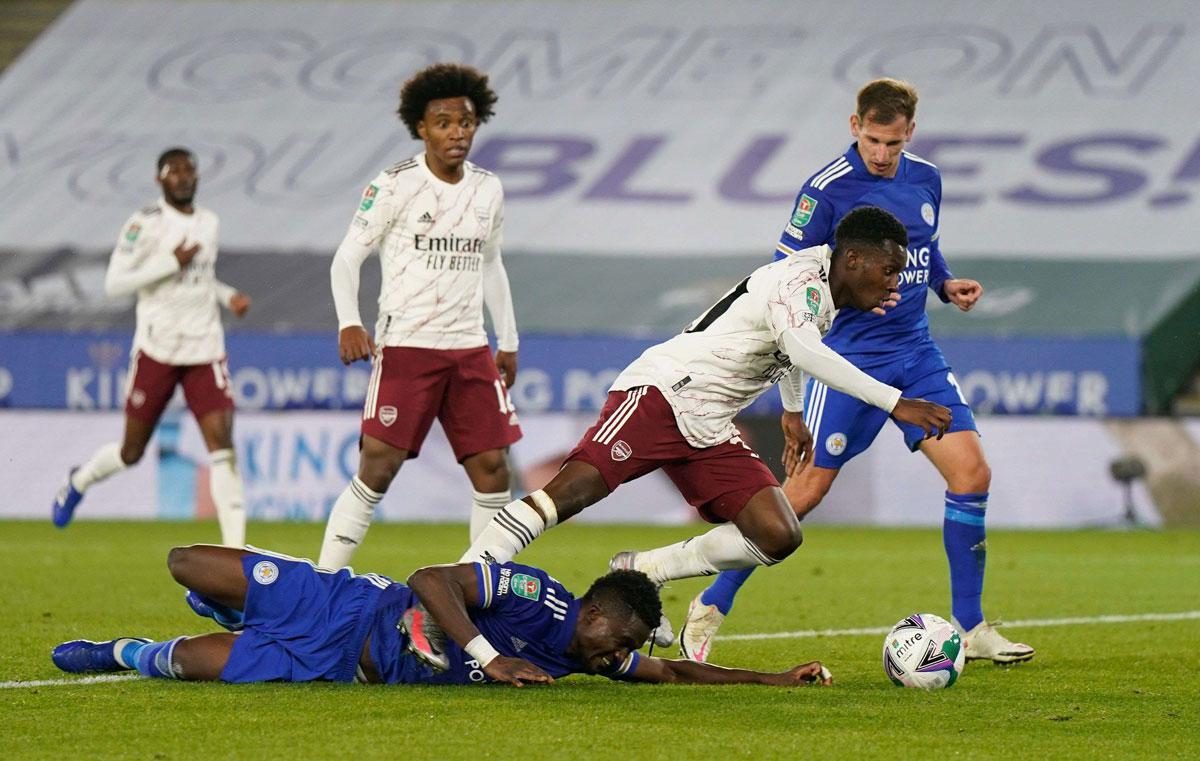 الفوز الرابع تواليا لارسنال 