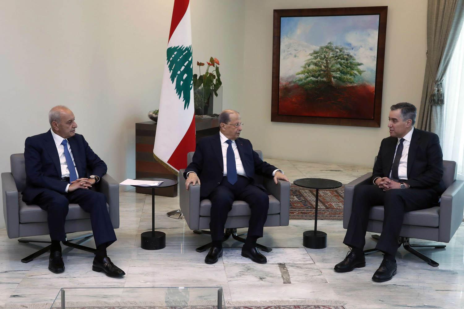 الرئيس اللبناني ميشال عون يستقبل رئيس الوزراء المسمى مصطفى أديب بحضور رئيس البرلمان نبيه بري