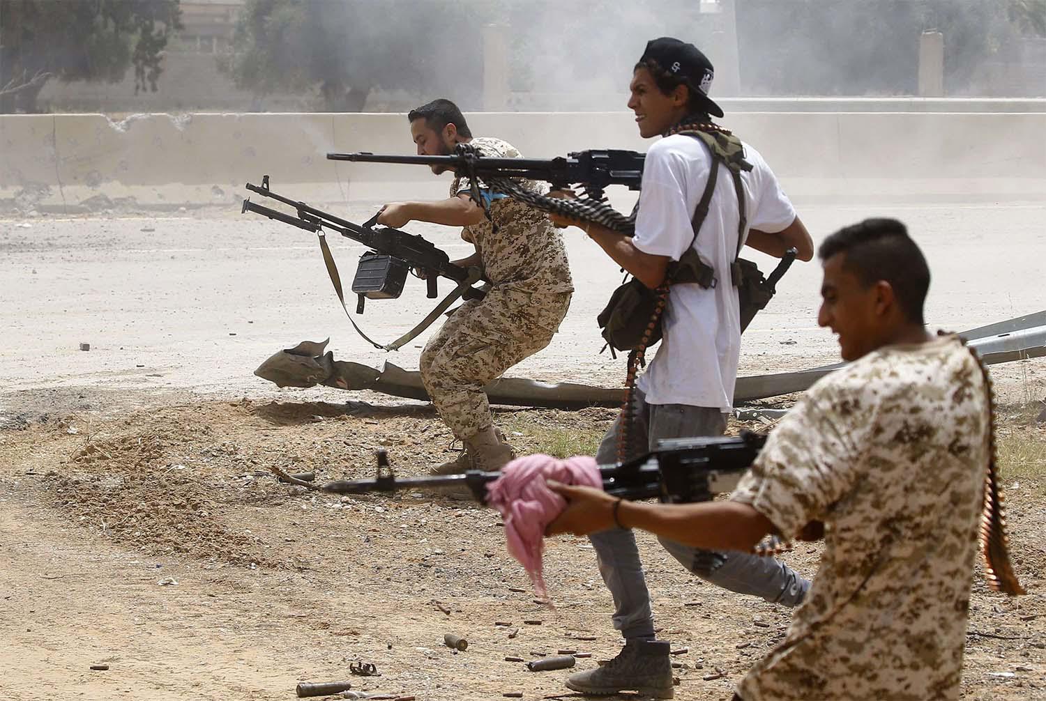 The report says extremists with previous militant links have been involved in the Tripoli fighting