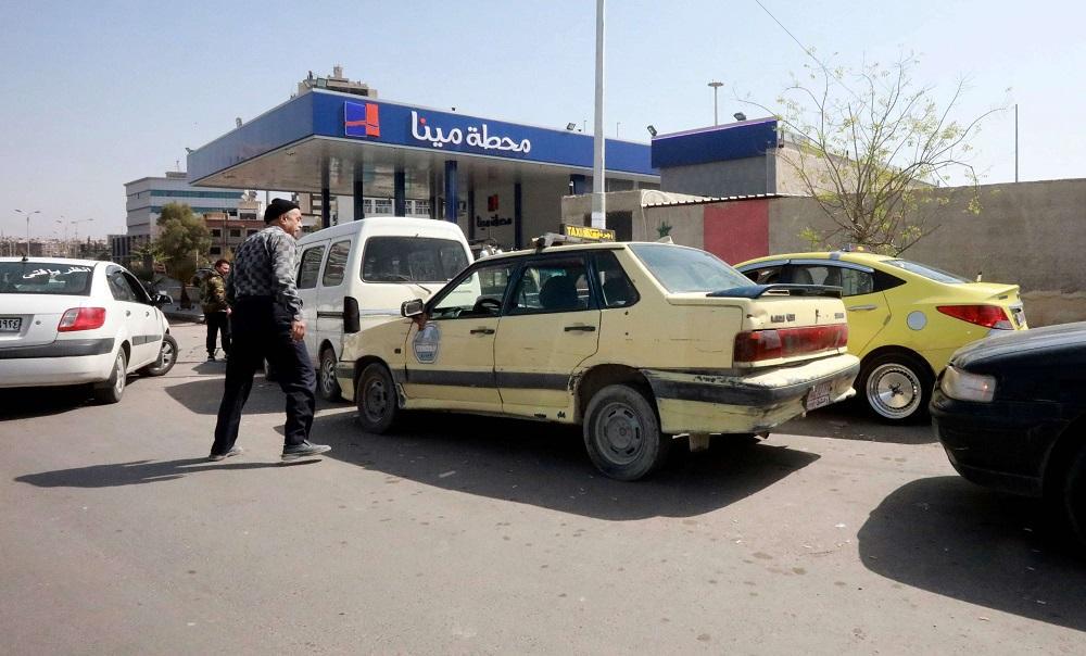 الاكتظاظ في محطات الوقود في مناطق النظام السوري