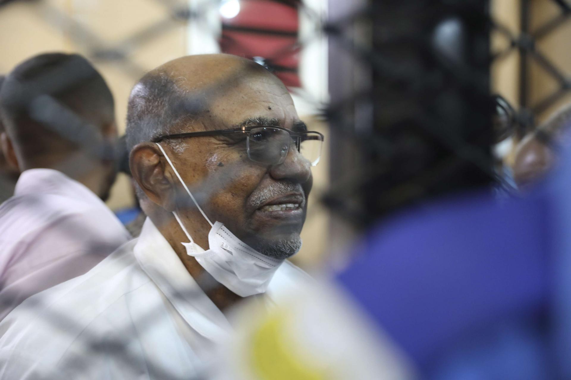 البشير موقوف بالسودان بتهمة استخدام أموال أجنبية بشكل غير قانوني