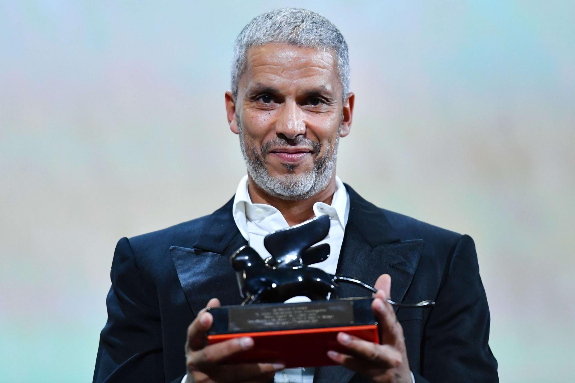 الممثل التونسي سامي بوعجيلة بطل فيلم "بيك نعيش"