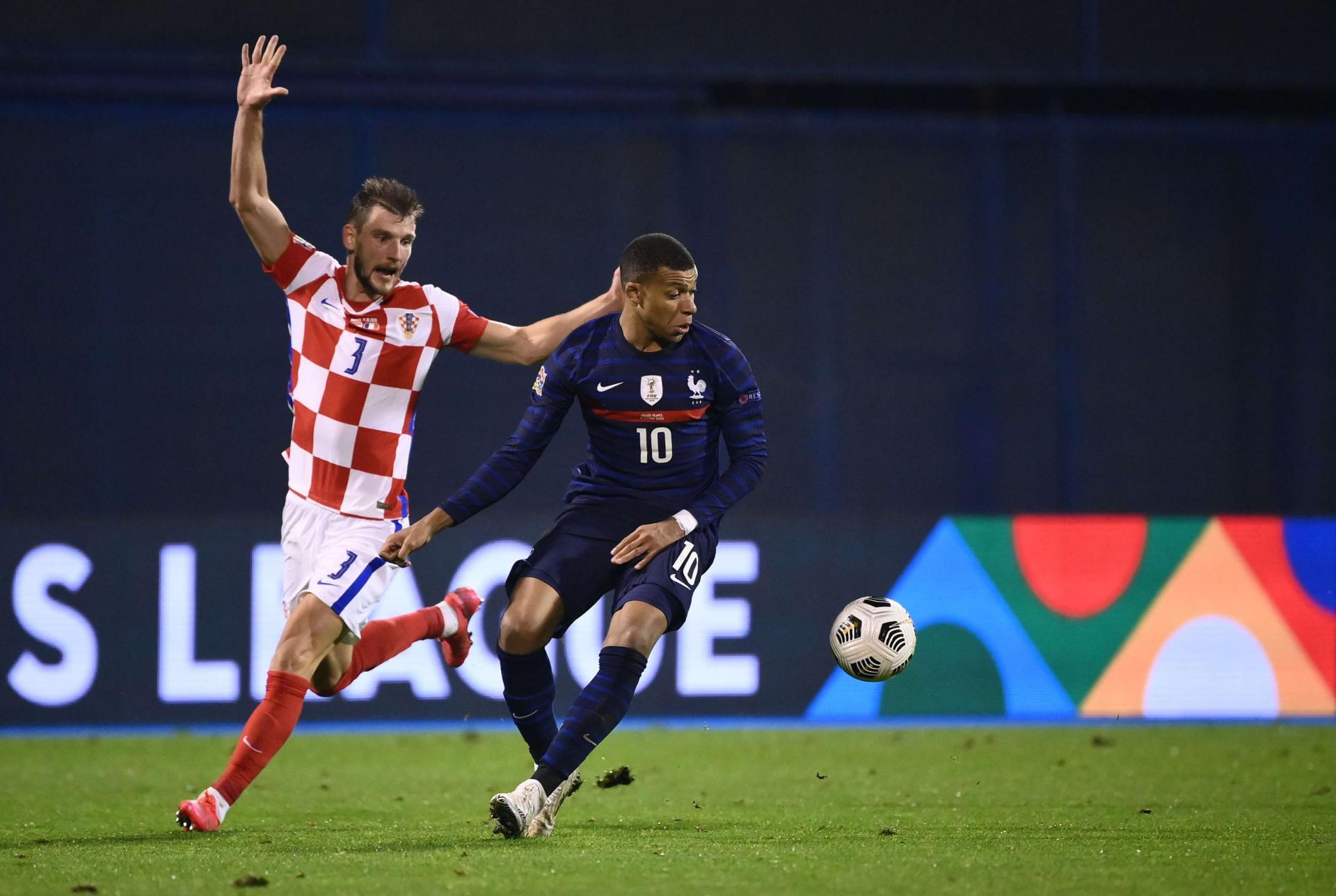منتخب 'الديوك' يتساوى مع البرتغالي المتصدر في النقاط لكنه في المركز الثاني بفارق الاهداف