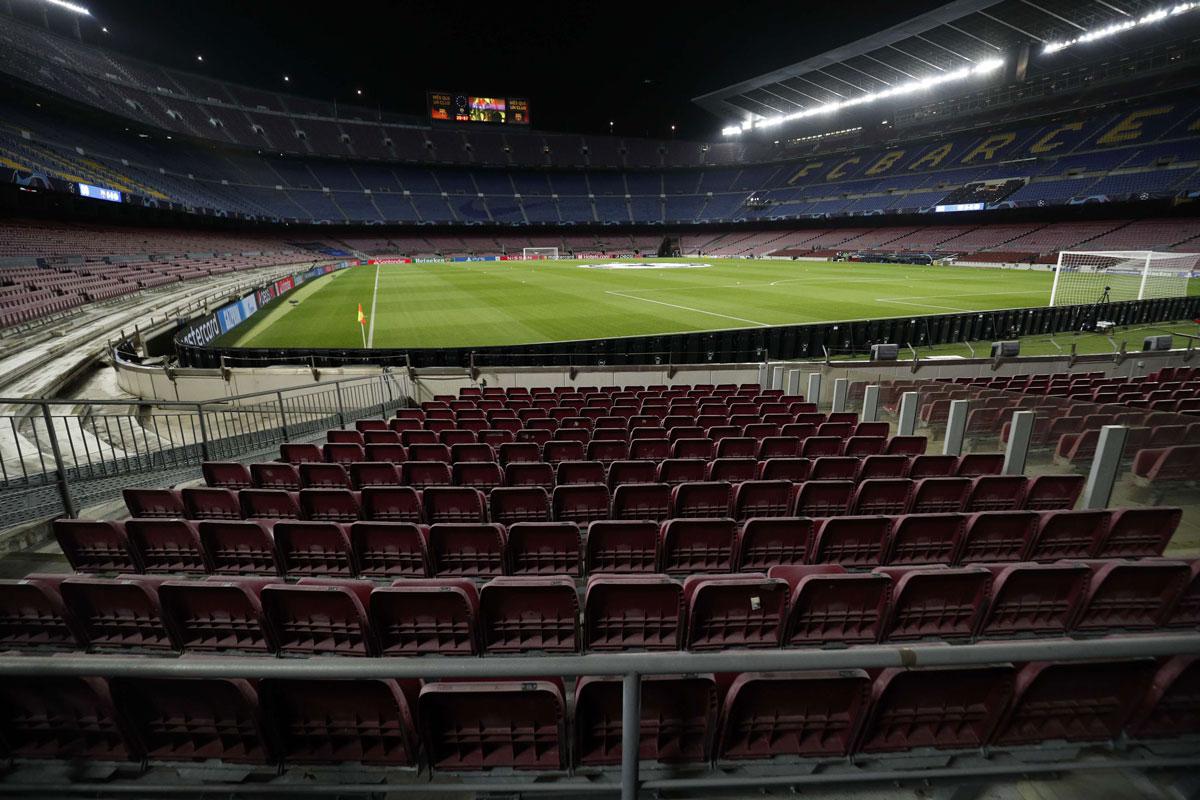 المشجعون يغيبون منذ عقود عن مباراة الـ'كلاسيكو' في ملعب كامب نو