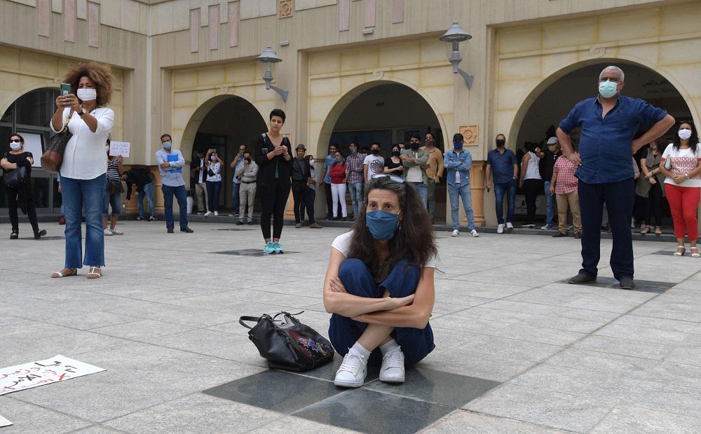 وقفة احتجاجية لفنانين ومثقفين رفضا لحظر الأنشطة