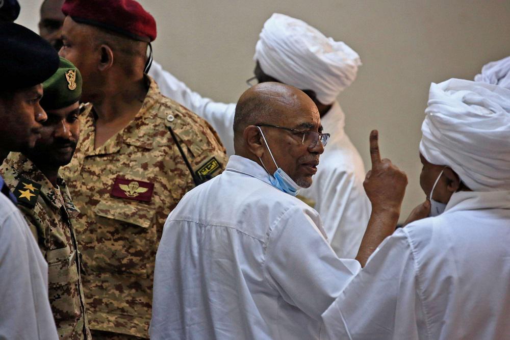 البشير خلال جلسة استماع في محاكمته بالخرطوم