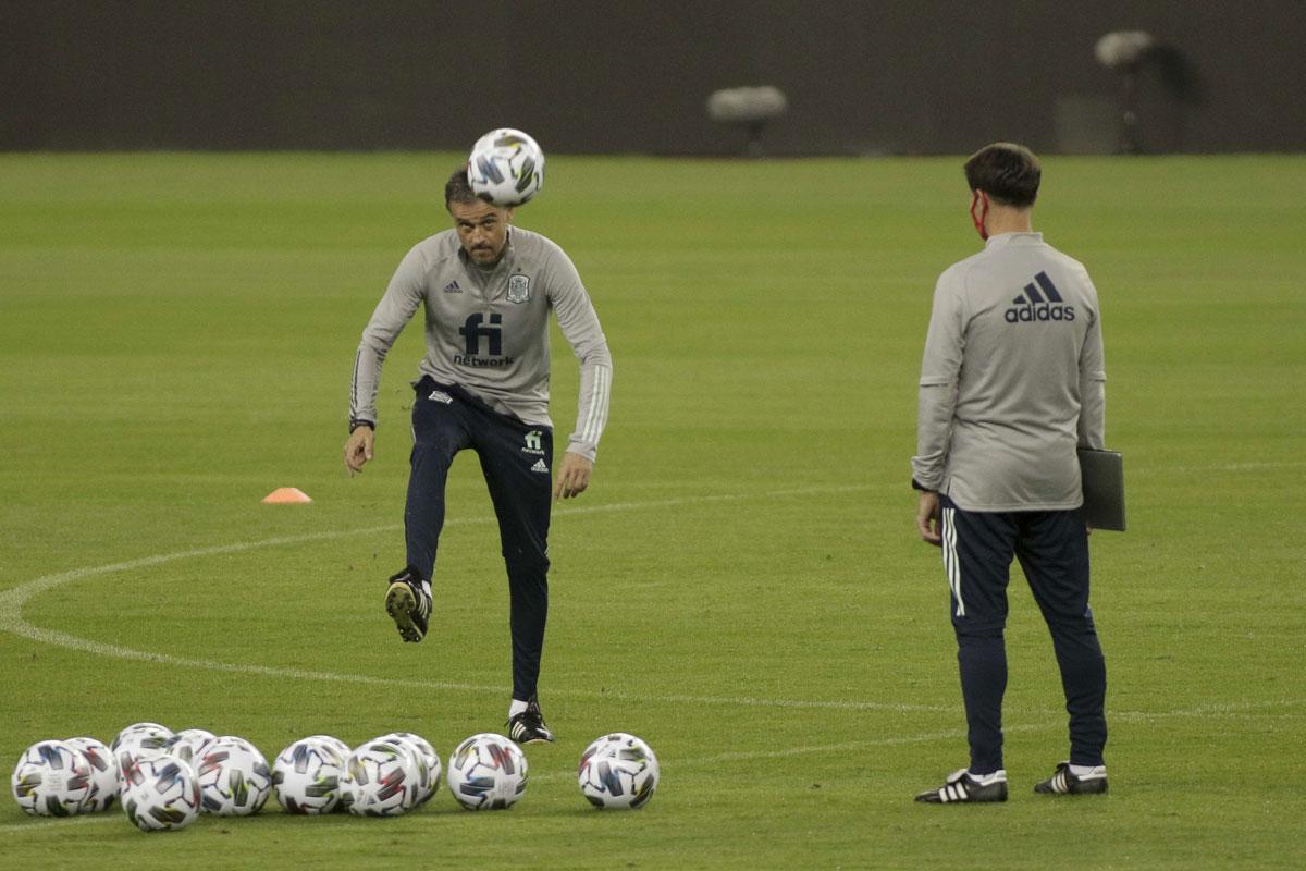 المنتخب الاسباني يواجه غريمه الالماني دون بوسكيتس