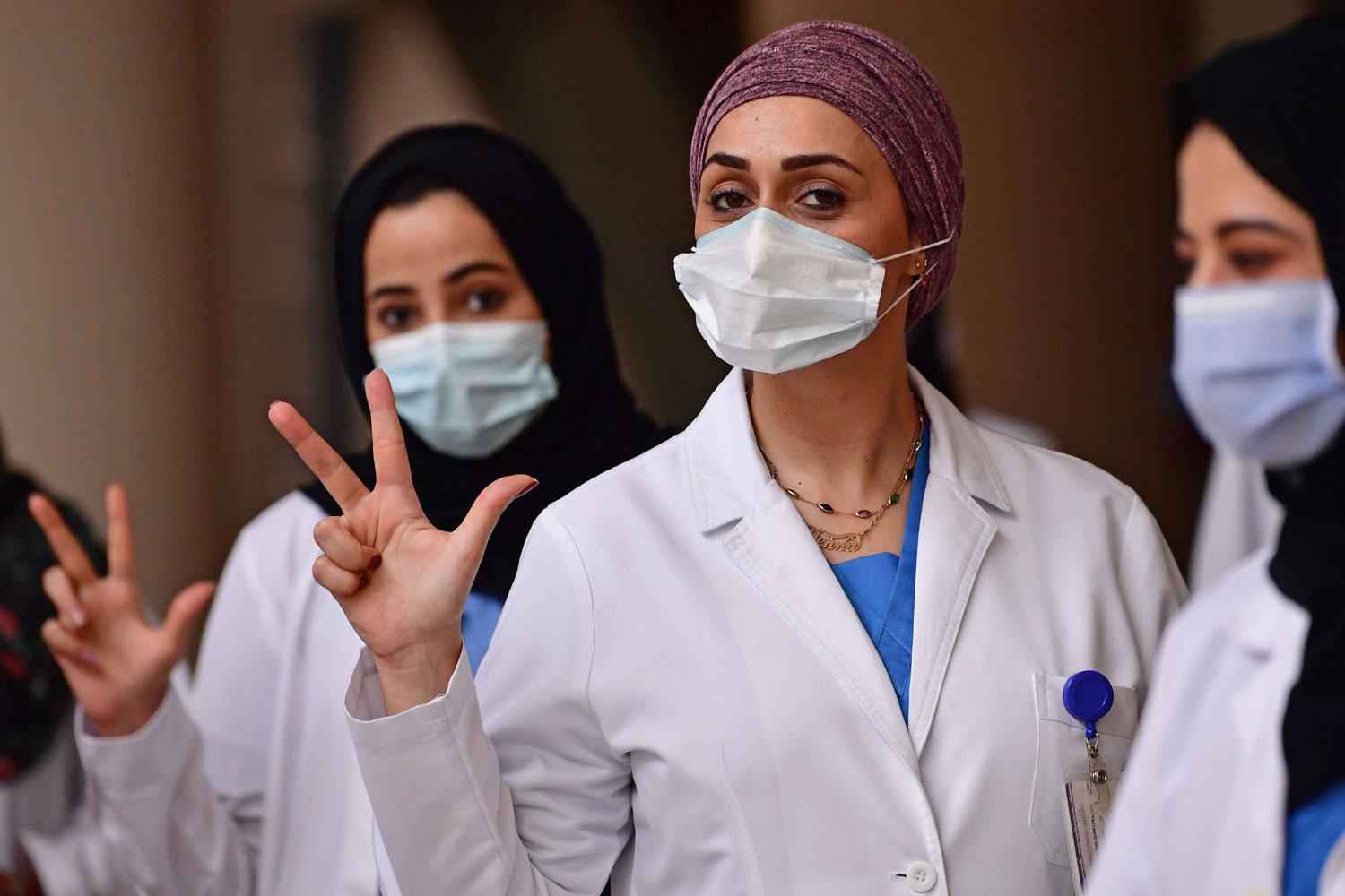  طاقم طبي في الامارات