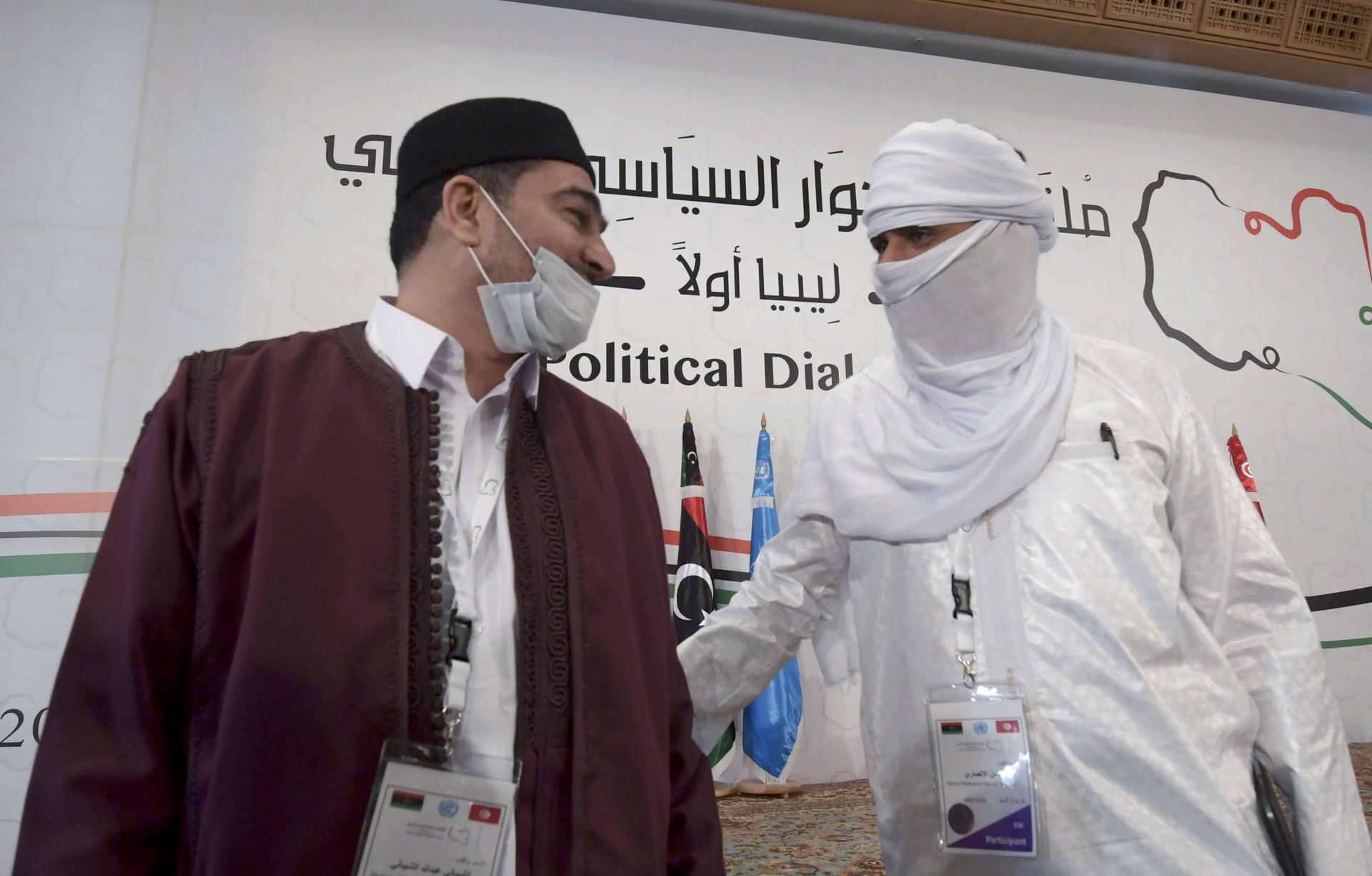 المفاوضون الليبيون في تونس