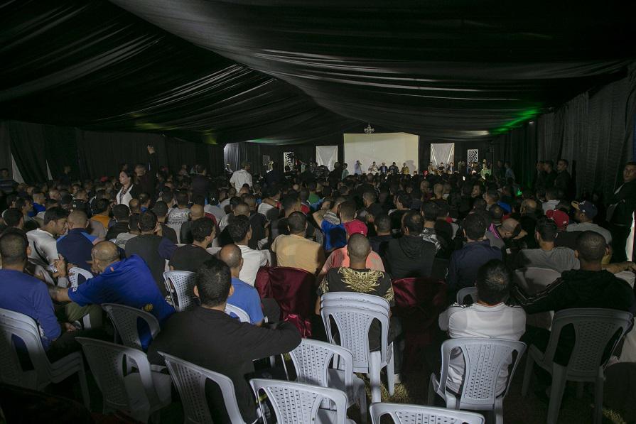'السينما في السجون'