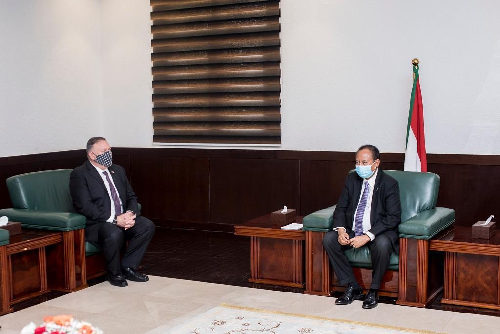 رئيس الحكومة السوداني عبدالله حمد ووزير الخارجية الاميركي مايك بومبيو