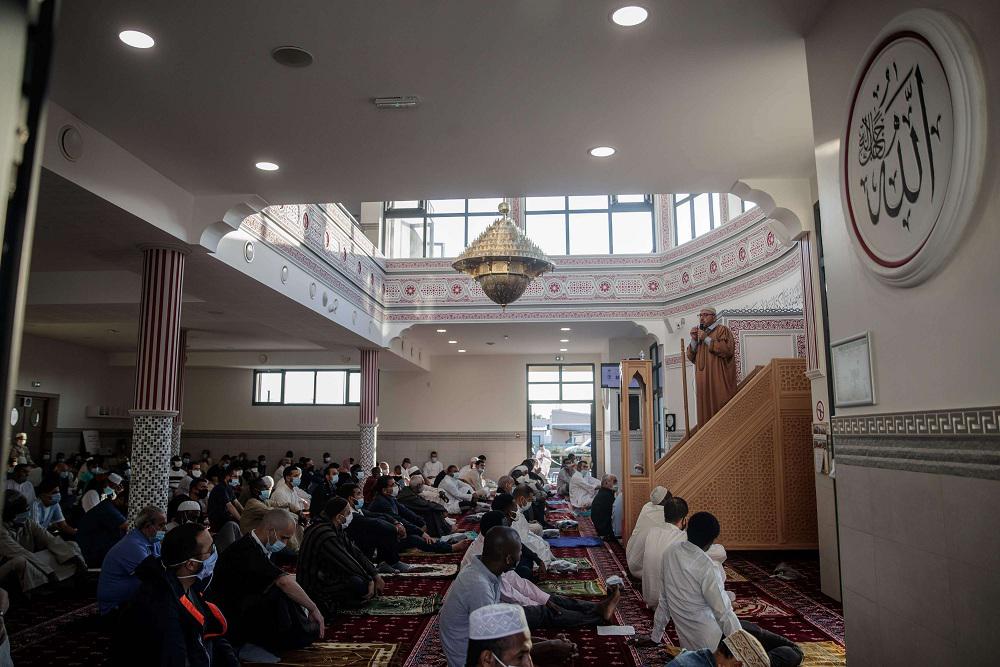 كثيرون ينظرون لمشروع القانون الفرنسي على أنه استهداف للمسلمين أكثر منه لمكافحة للتطرف الديني