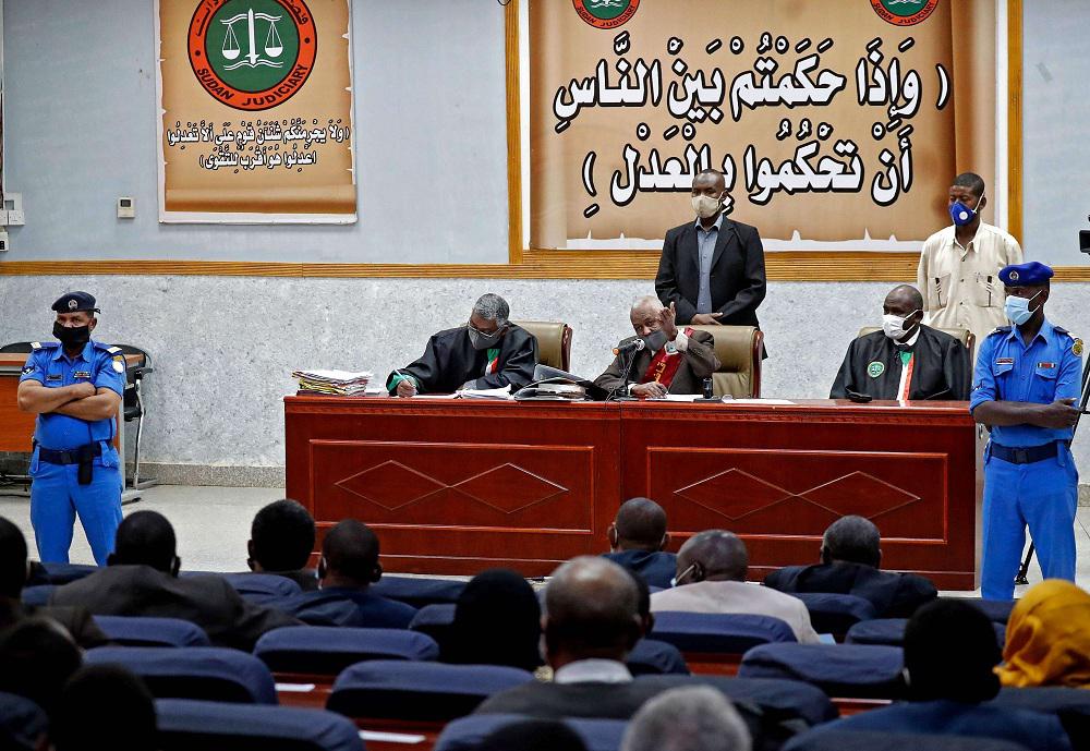القاضي عصام الدين محمد إبراهيم يشكو من ضغط الدم وأمراض أخرى تتطلب عدم الانفعال في قضية كلها انفعالات