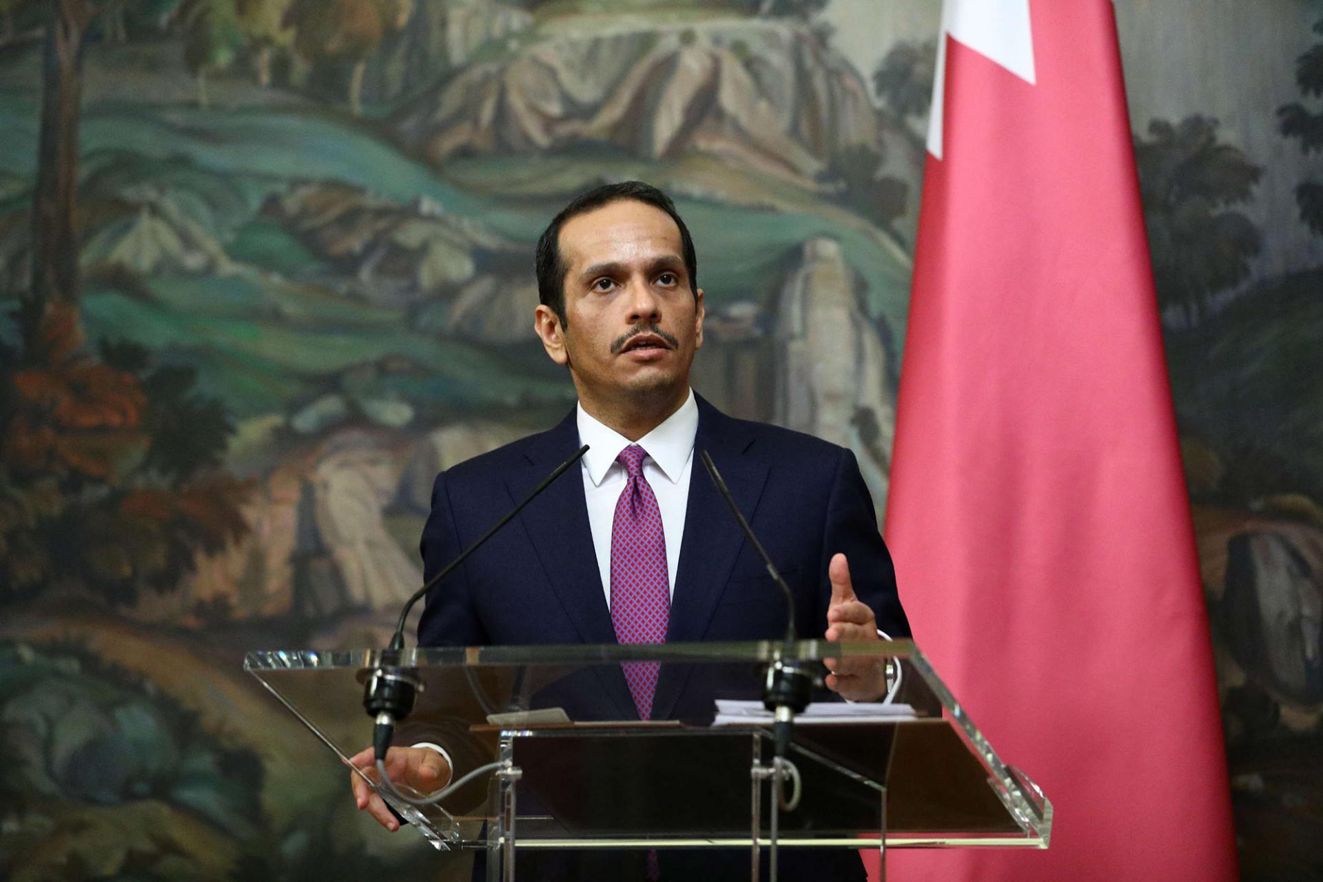 قطر، الموقف ونقيضه