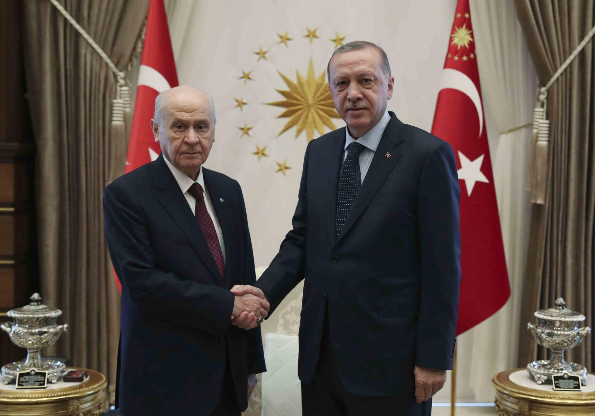 الرئيس التركي رجب طيب اردوغان وولت بهجلي زعيم حزب الحركة القومية التركي