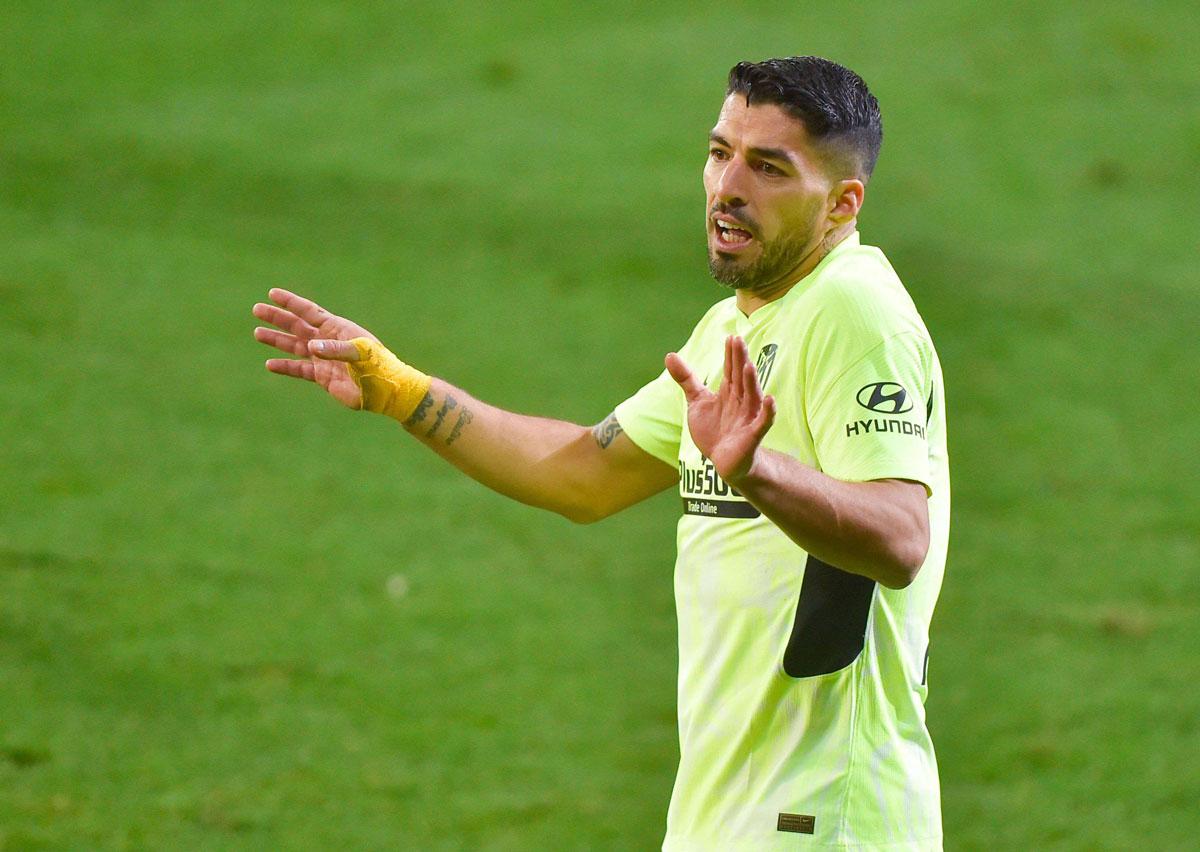 المهاجم الأوروغوياني يلحث بميسي الى صدارة لائحة الهدافين