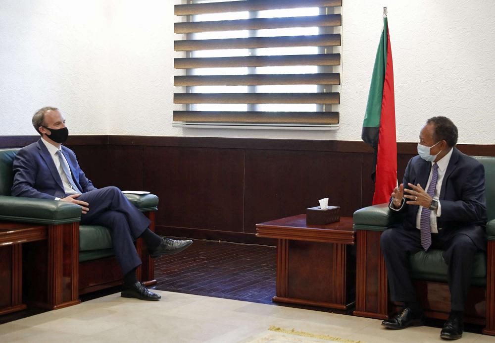 وزير الخارجية البريطاني دومينيك راب يجري مباحثات مع رئيس الحكومة الانتقالية عبدالله حمدوك