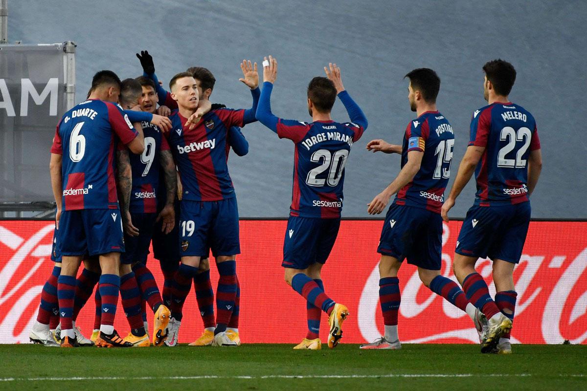  فريق 'الضفادع' ينعش حظوظه في المنافسة على اللقب