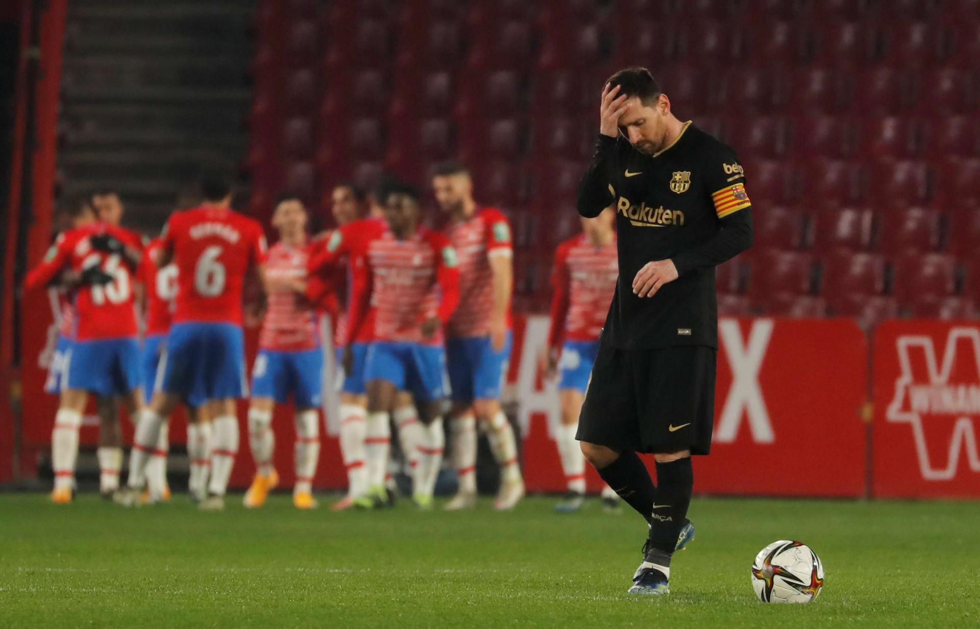 الفريق الكاتالوني ينتزع بطاقة التأهل بتوالي لمسات ميسي وغريزمان