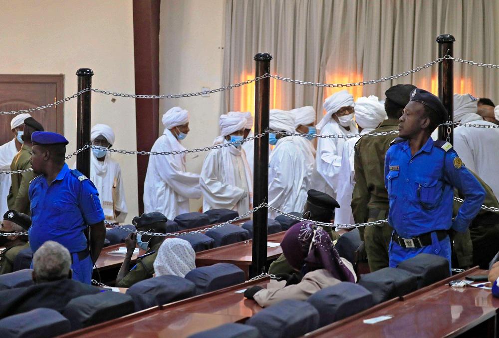 محاكمة الرئيس السوداني المعزول عمر البشير وقيادات في نظامه