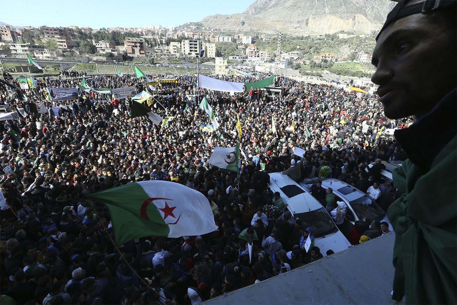 Protesters reject a military state