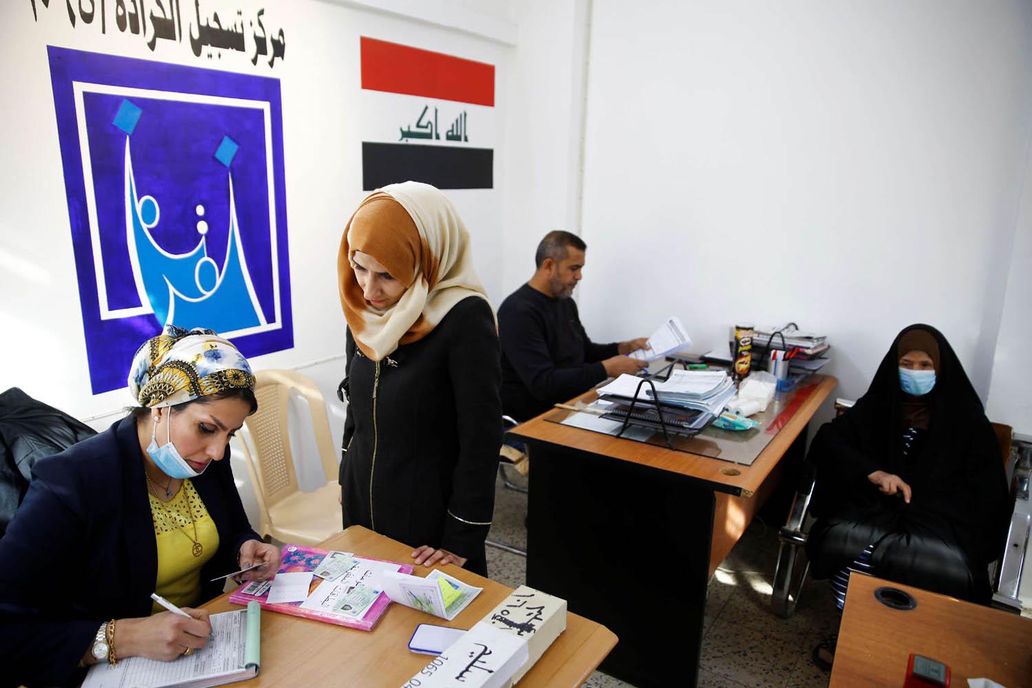 عراقيون يؤكدون تسجيلهم بالانتخابات