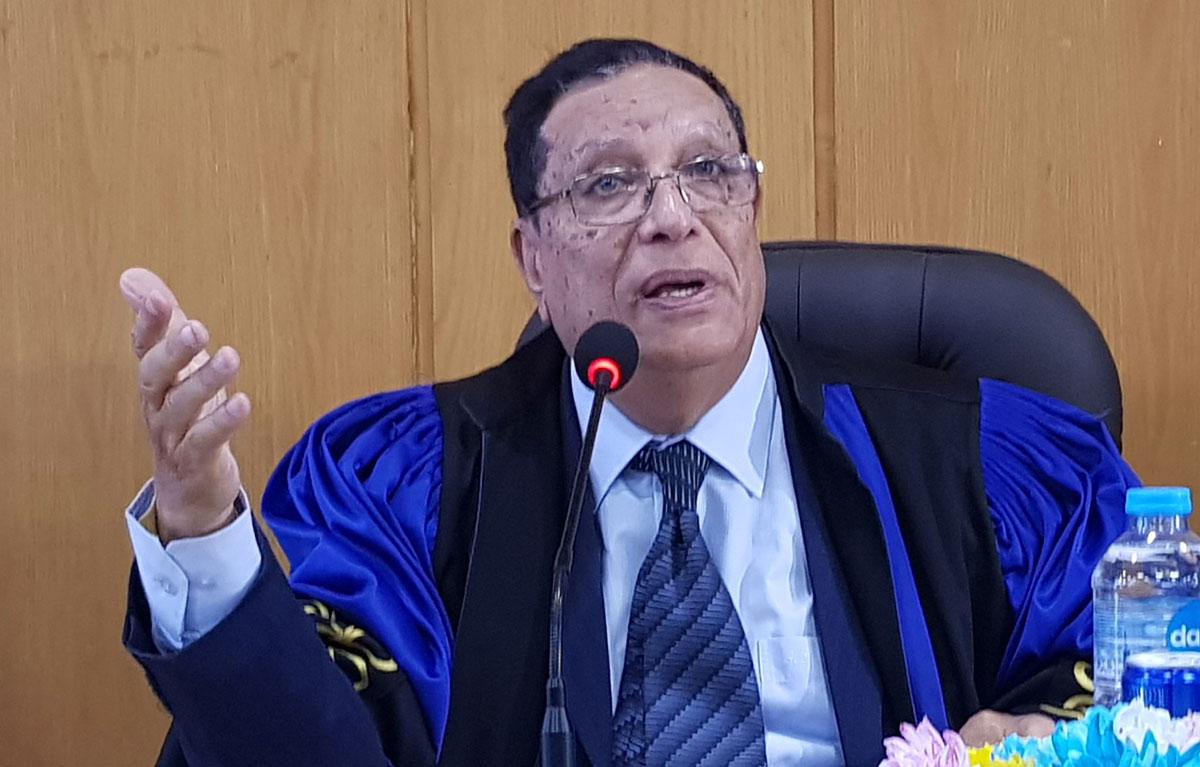 تلك بغدادُ تشربُ كأسَ المنونْ