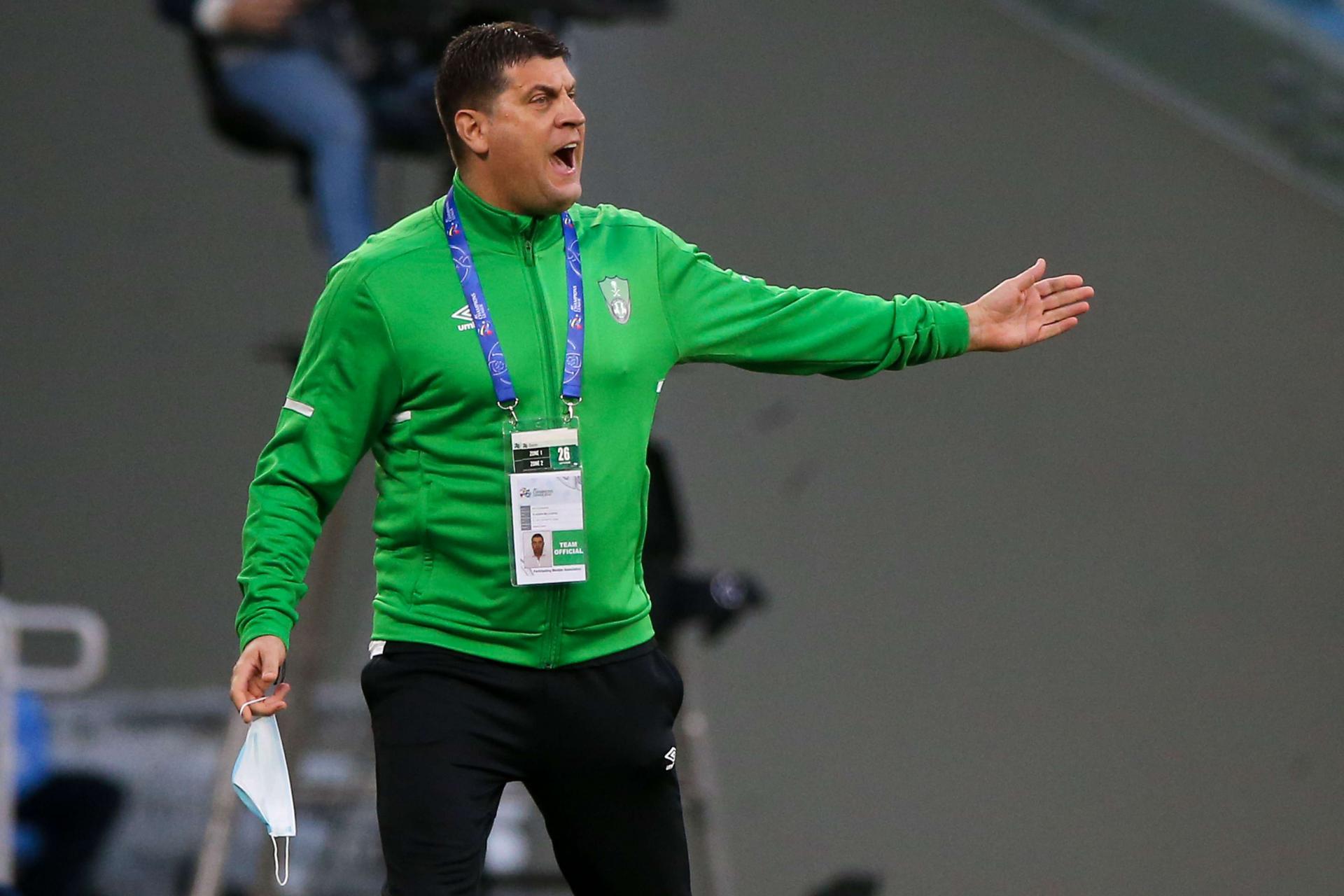 يوسف عنبر يقود الاهلي خلفا لميلوفيتش حتى نهاية الموسم