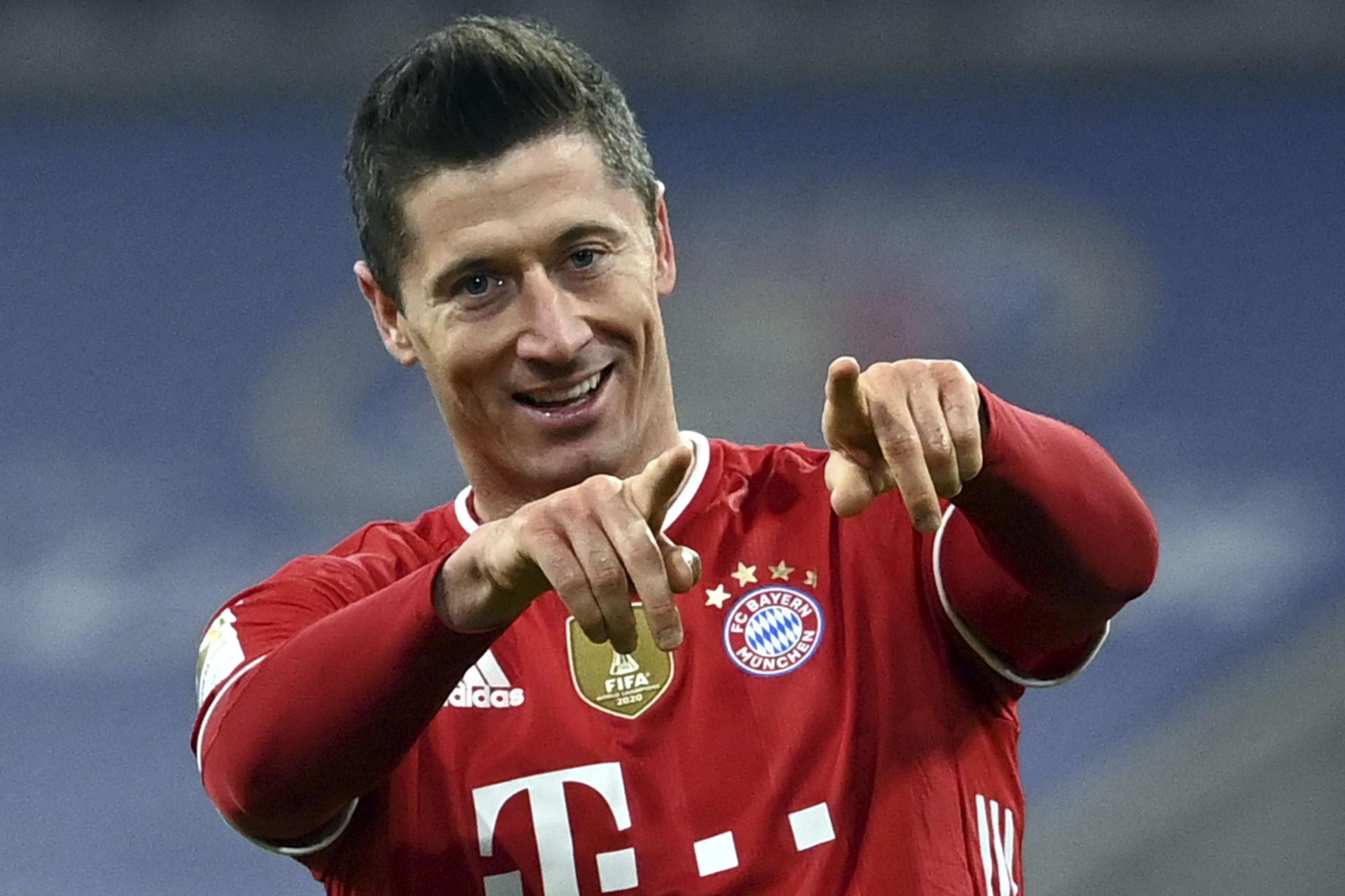 الهداف البولندي يقترب من رقم ثاني افضل الهدافين في تاريخ الدوري الالماني