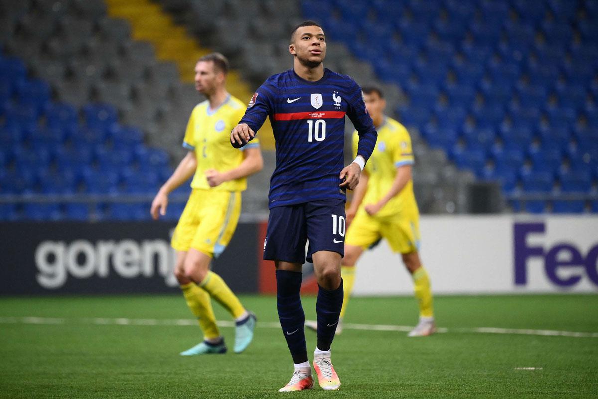 منتخب 'الديوك' يحافظ على سجله خالياً من الخسارة للمباراة الـ15 توالياً