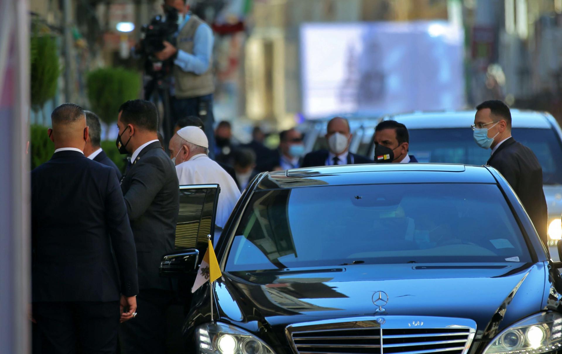 بابا الفاتكان فرانسيس ورئيس الحكومة العراقي مصطفى الكاظمي