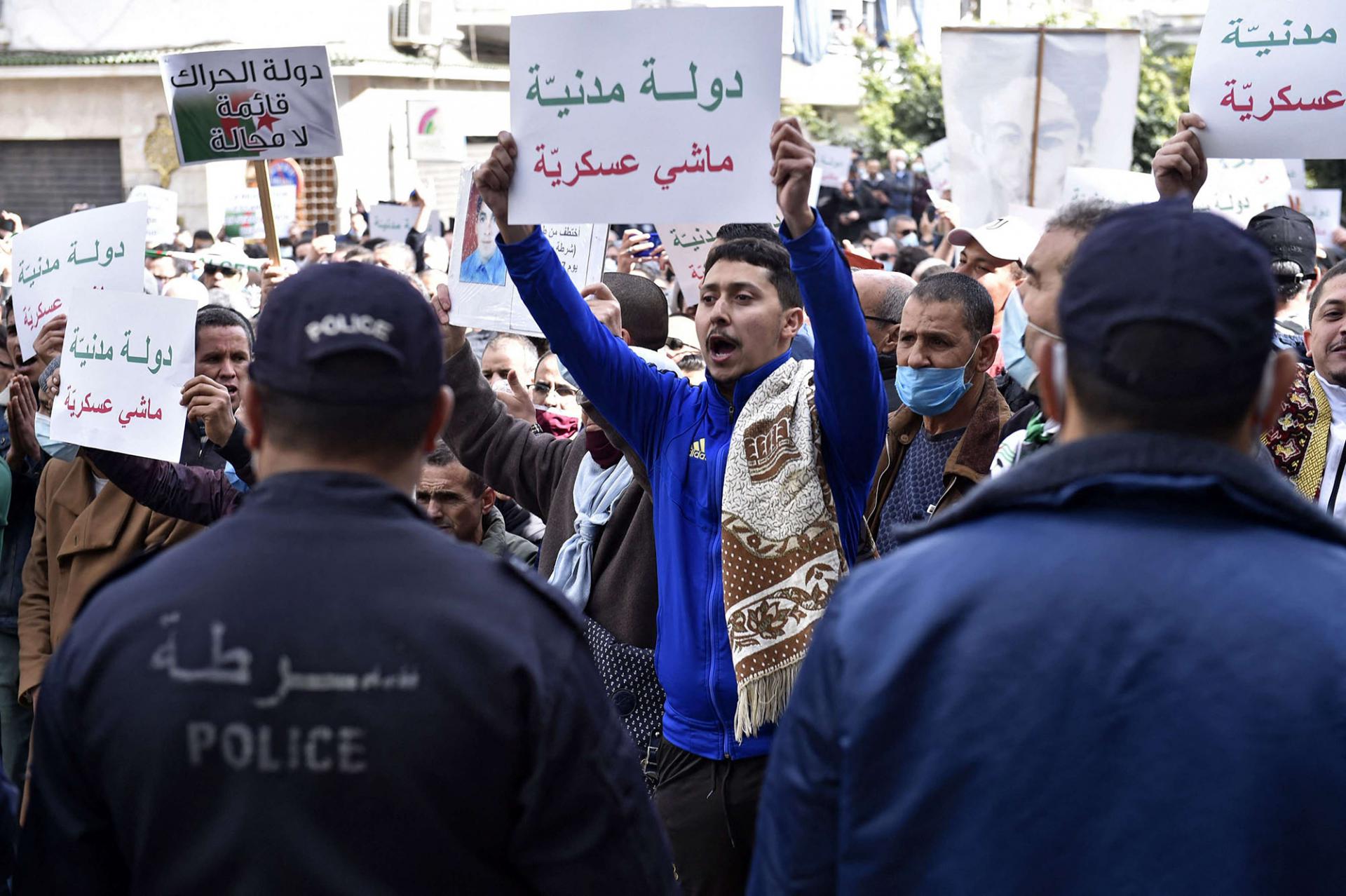 الحراك يواجه معاداة النشطاء