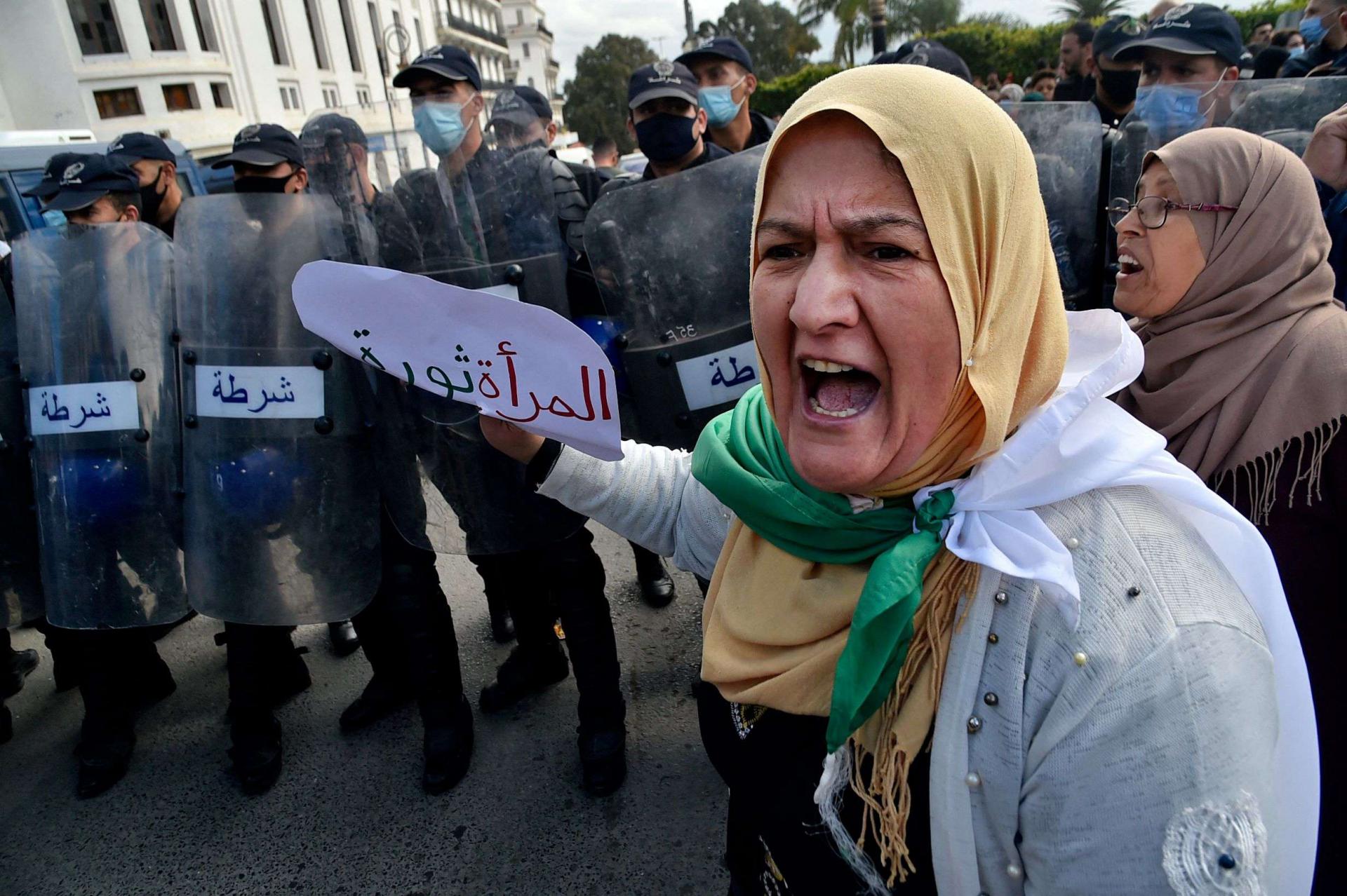 متظاهرات في الجزائر