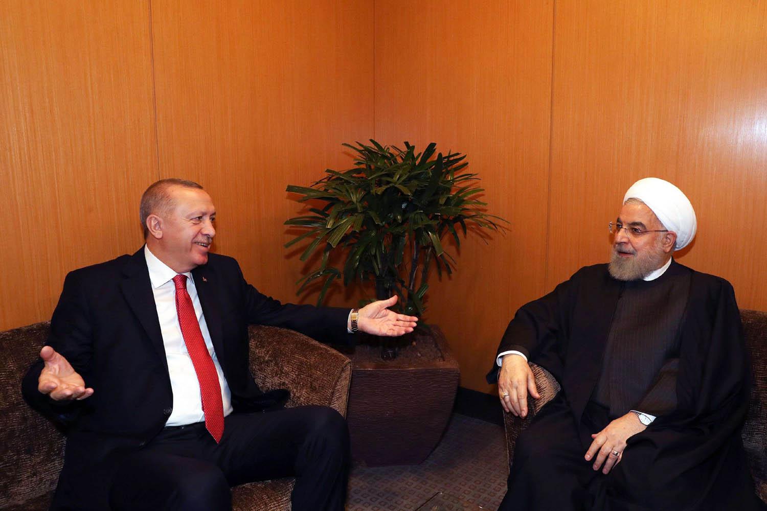 الرئيسان التركي رجب طيب أردوغان والإيراني حسن روحاني في لقاء في القمة الإسلامية في ماليزيا (2019)