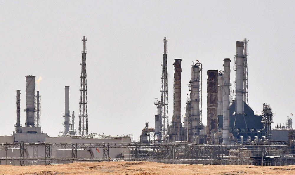 استهداف منشآة نفطية سعودية يهدد إمدادات الطاقة للعالم